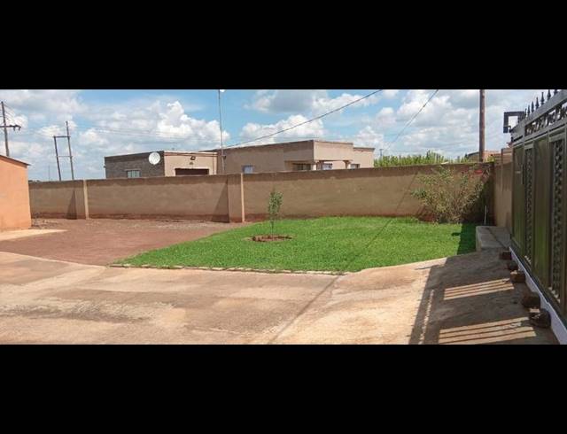 1 BEDROOM HOUSE FOR SALE IN BEVERLEY HILLS